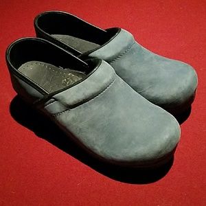 Dansko size 36 nurse shoes